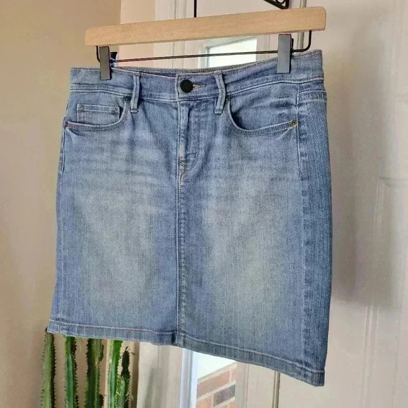 Ann Taylor Loft Jean Lightwash Mini Skirt, Size 26in/2 - Picture 3 of 7